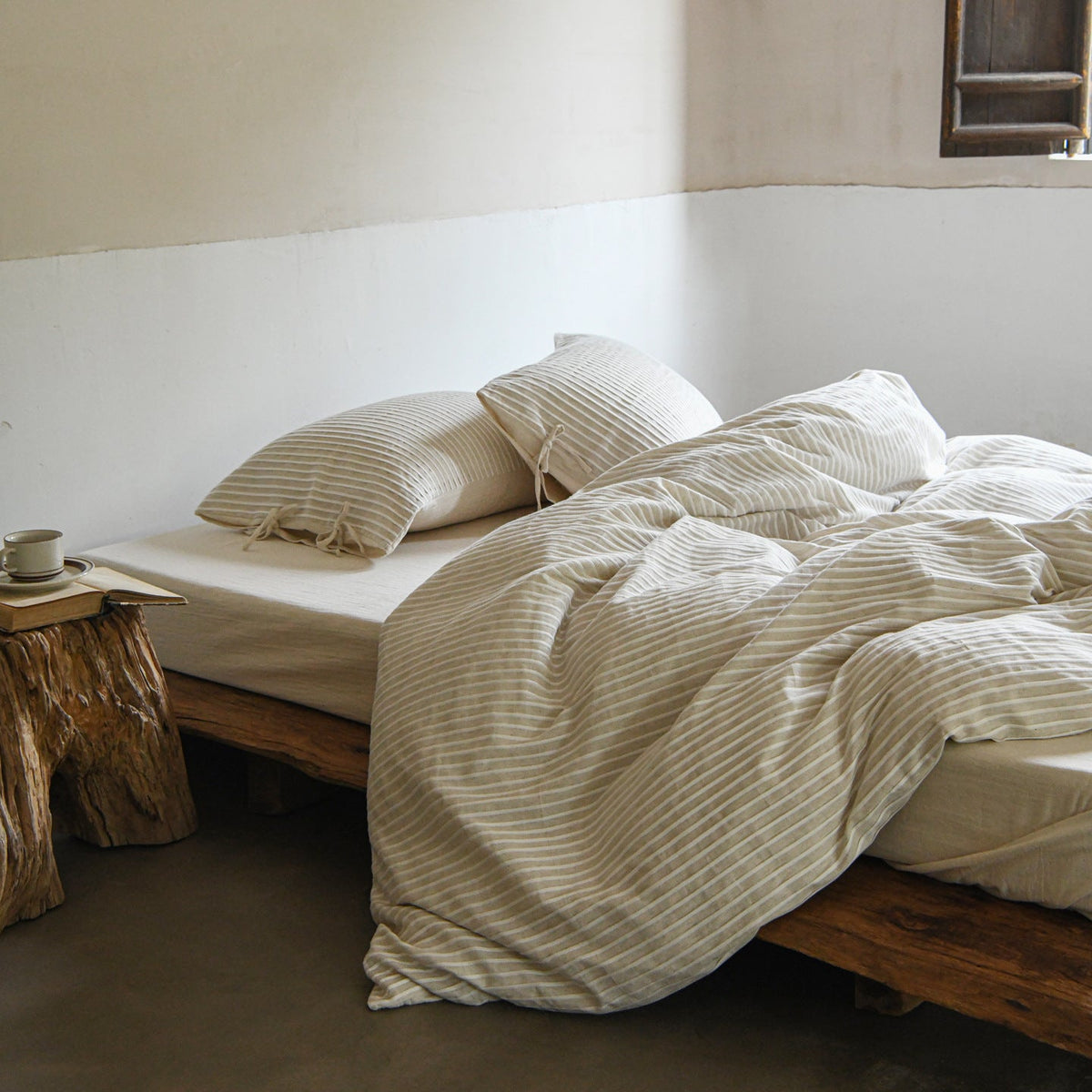 Linen Bedding Set with Stripe Pattern, Country-Style Bedroom