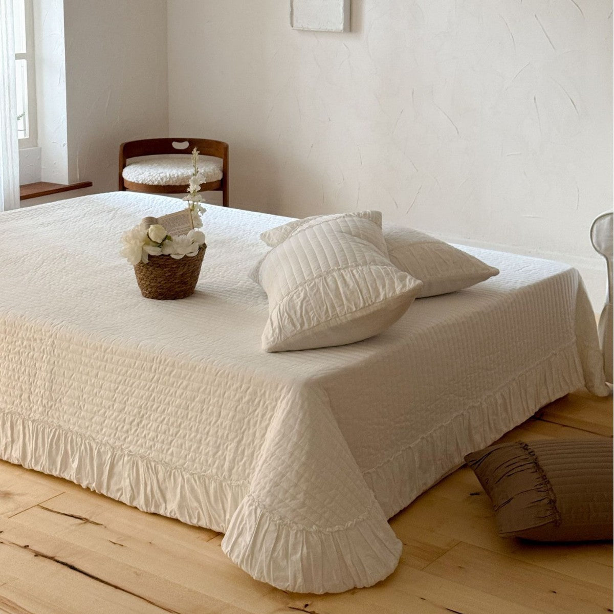 Bed Cover in Sandwashed Quilted Cotton with Ruffled Border