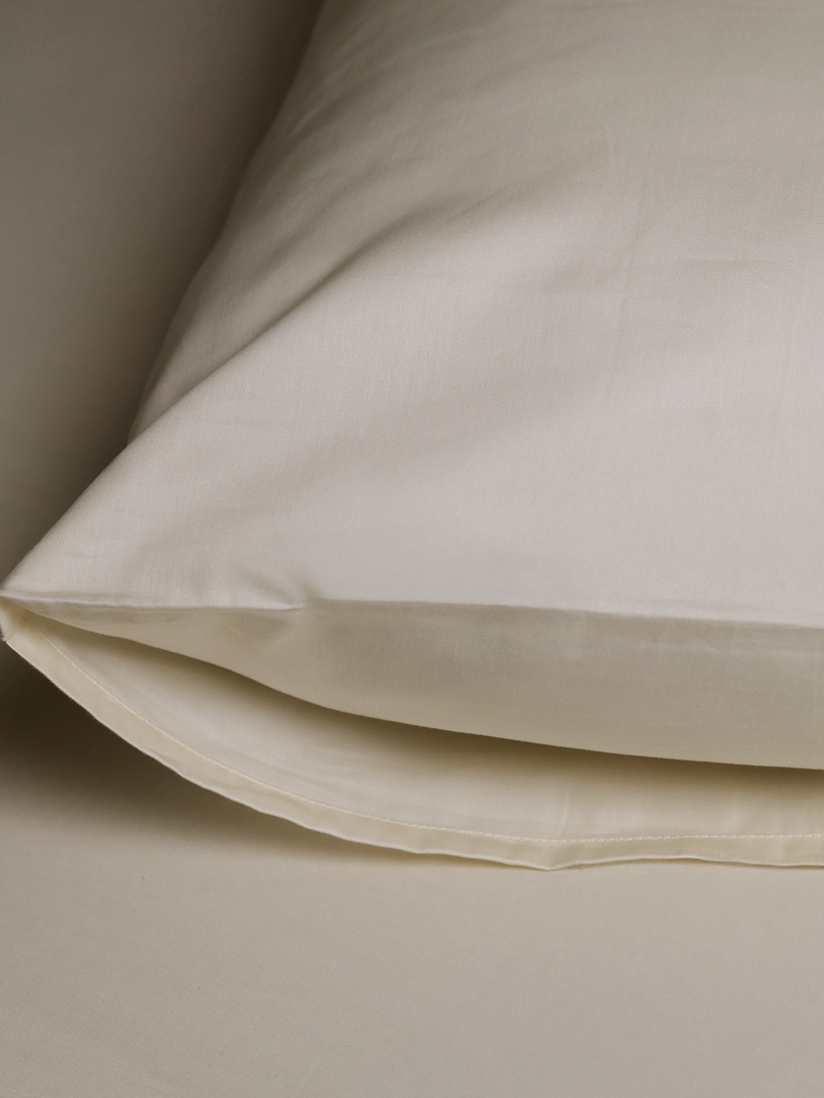 Bed Sheet Set in Breathable Cotton with Elasticated Edges