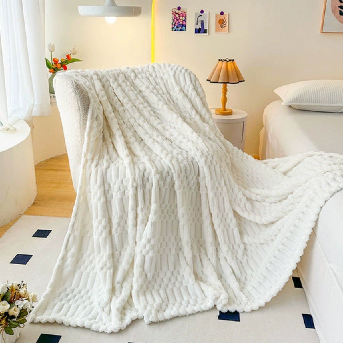 Blanket in Extra Soft Thick Microfibre with Raised Pattern