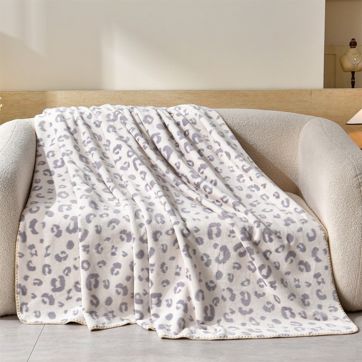 Blanket in Soft Velvet Plush, Rectangular Leopard Print Sofa Throw