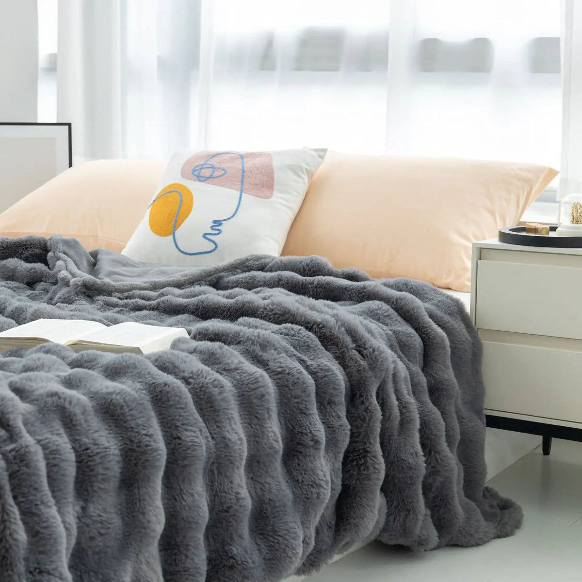 Blanket in Teddy Fleece, Soft on Both Sides, Machine Washable