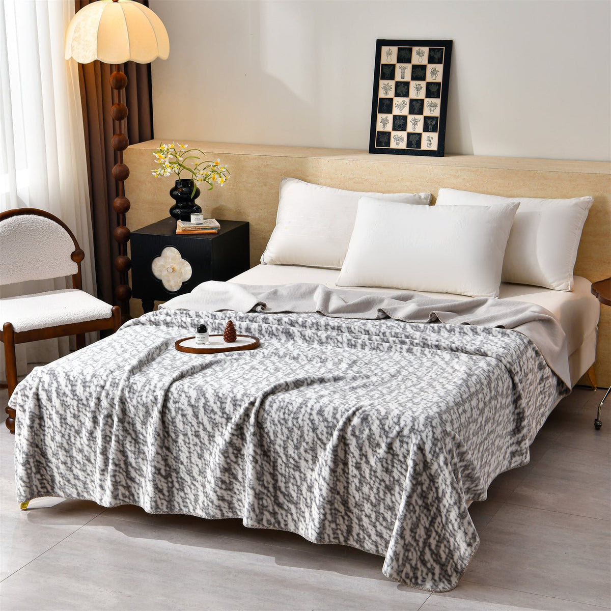 Blanket in Velvet Fleece with Marble Effect and Decorative Stitching