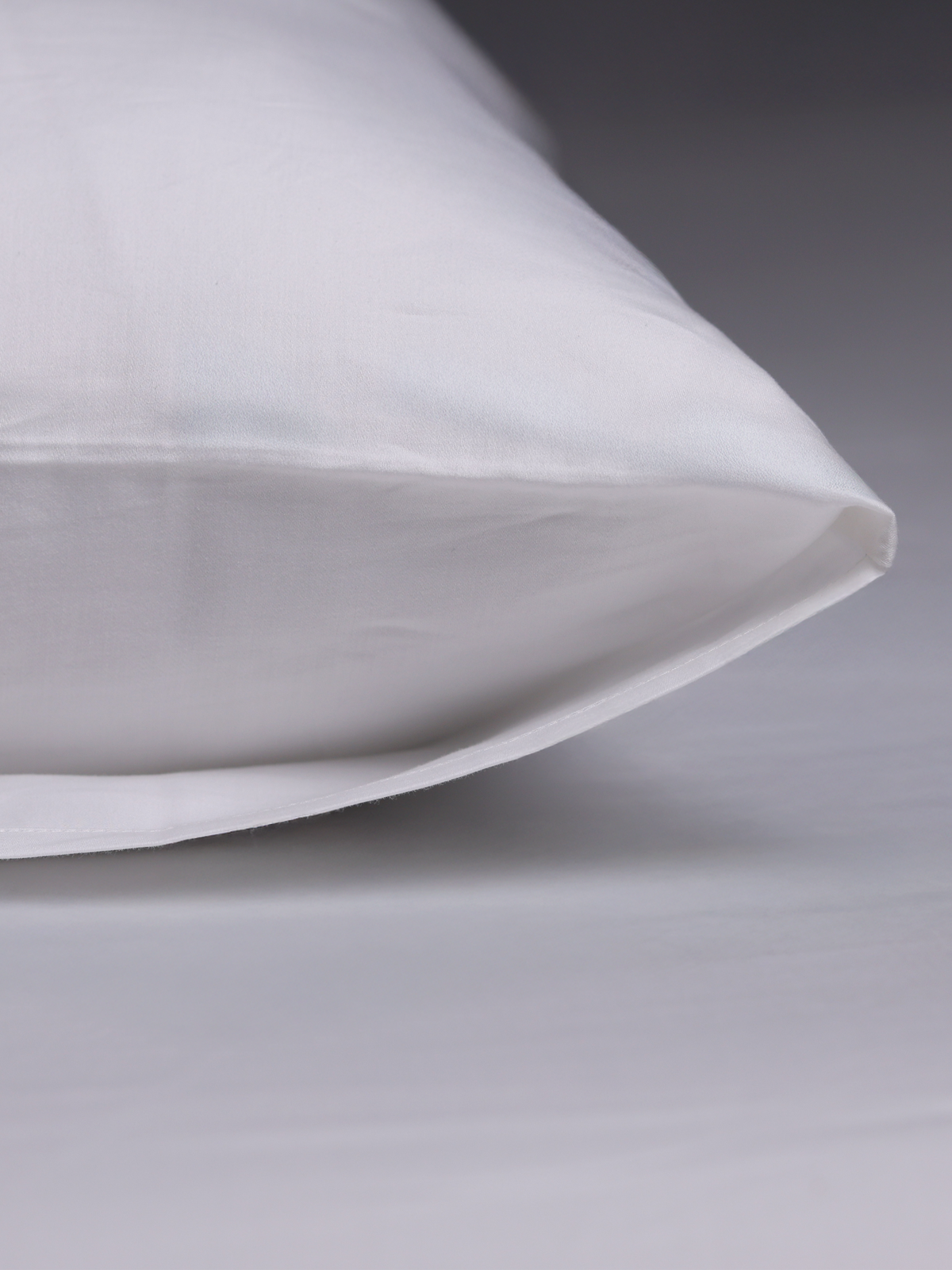 Fitted Bed Sheet Set in Cotton, Elasticated Edges