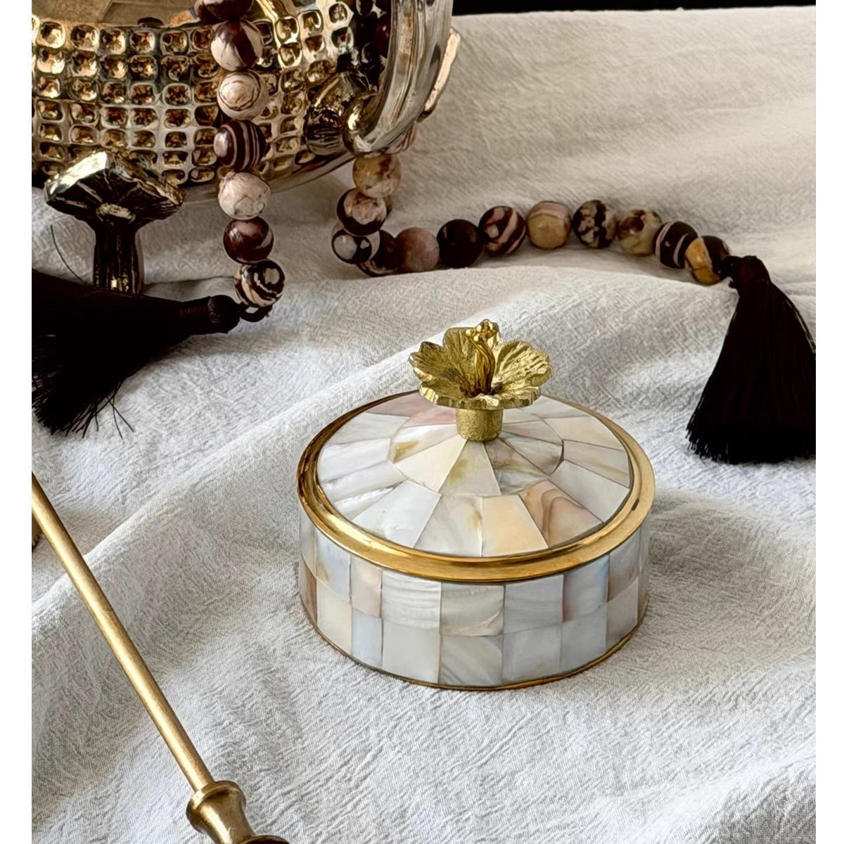 Jewellery Box in Mother-of-Pearl and Metal, Round with Lid