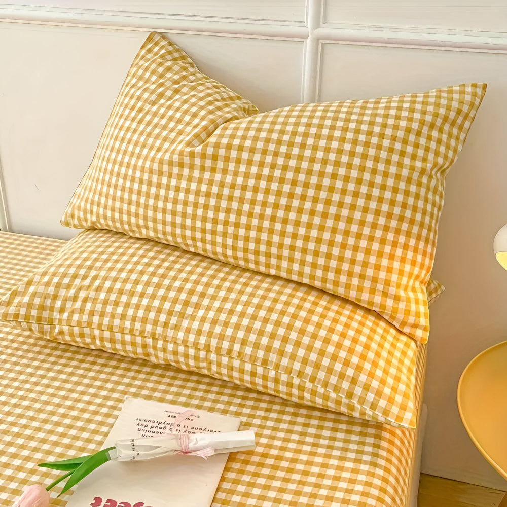 Pillowcase in Breathable Microfibre Blend with Gingham and Envelope Closure