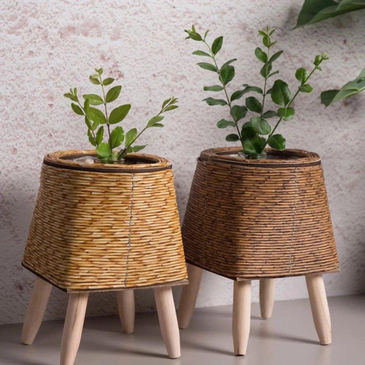 Plant Pot with Legs, Weather-Resistant Plastic, Woven Texture