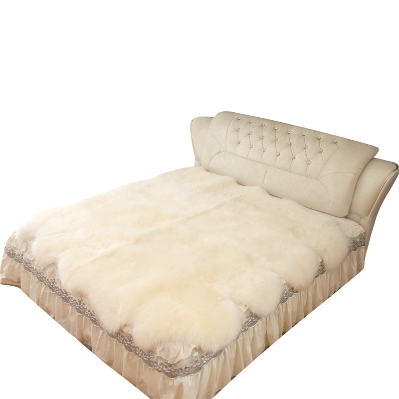 Rug in Genuine Sheepskin, Long Pile with Irregular Contour
