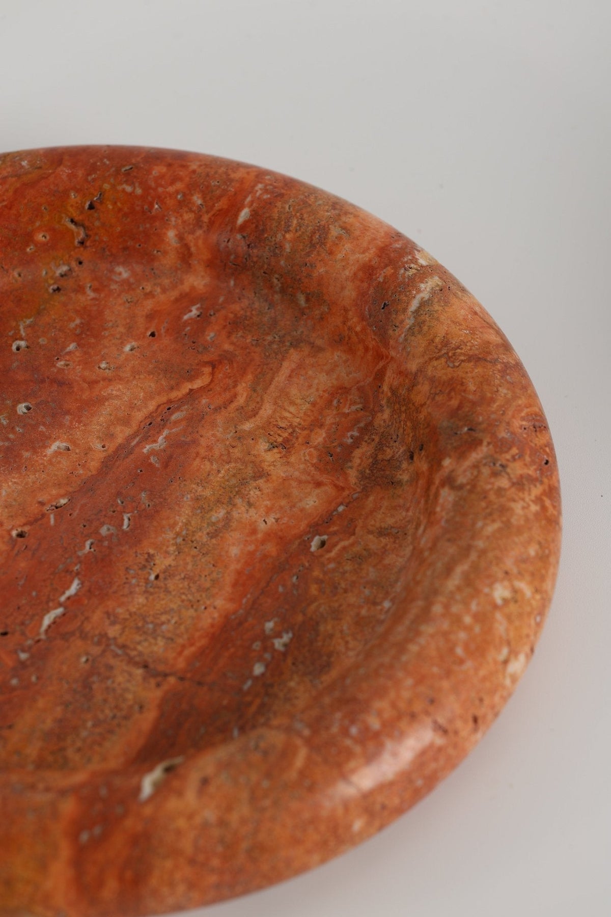 Tray in Natural Stone, Round and Polished with a Raised Rim