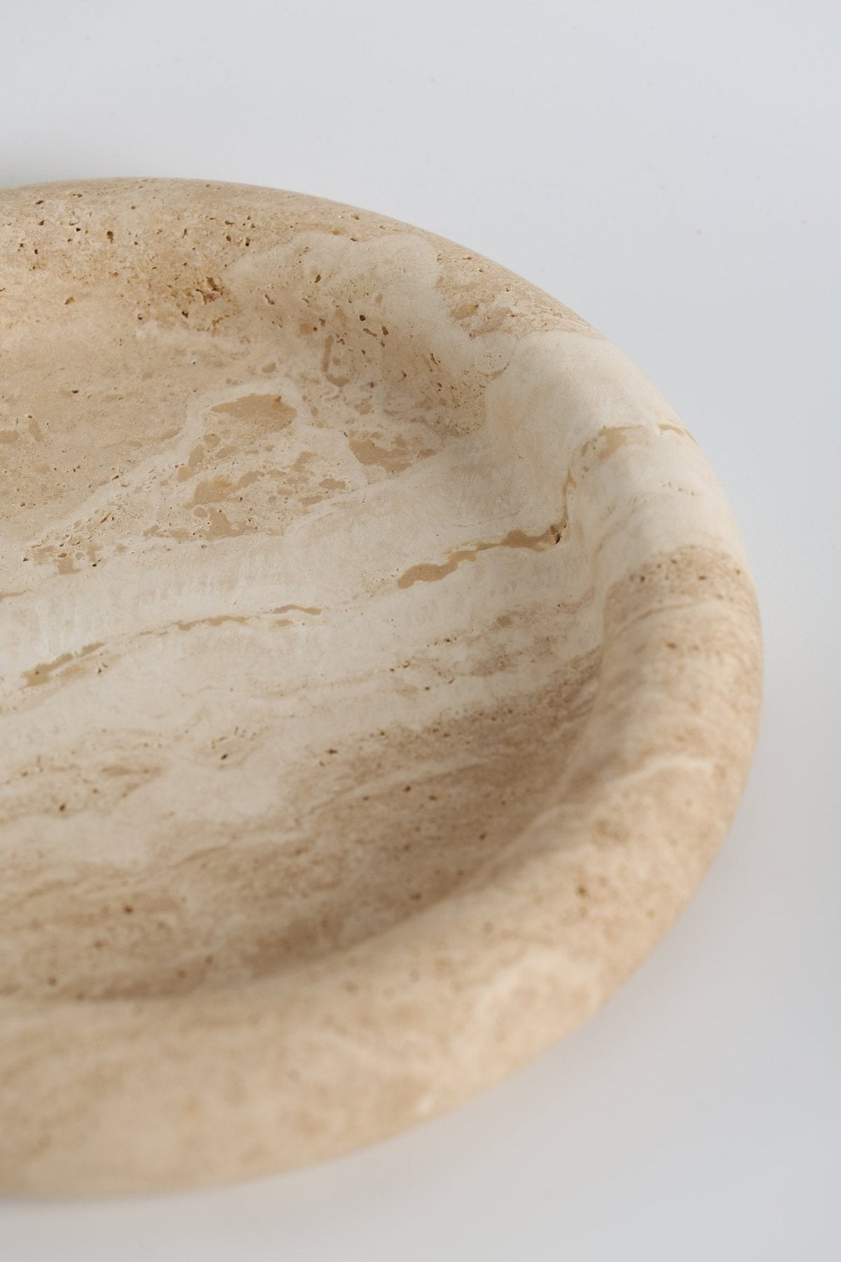 Tray in Natural Stone, Round and Polished with a Raised Rim