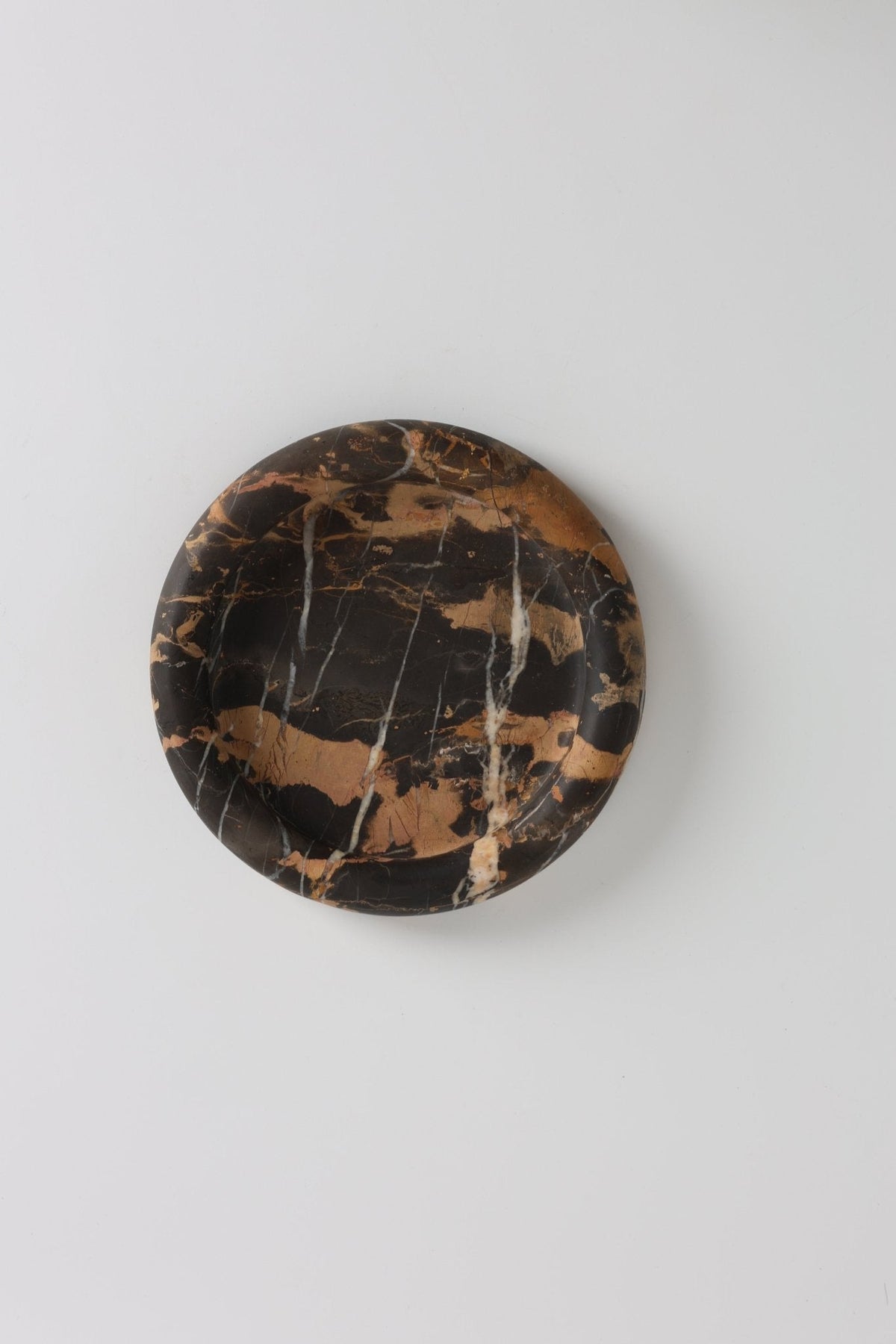 Tray in Natural Stone, Round and Polished with a Raised Rim