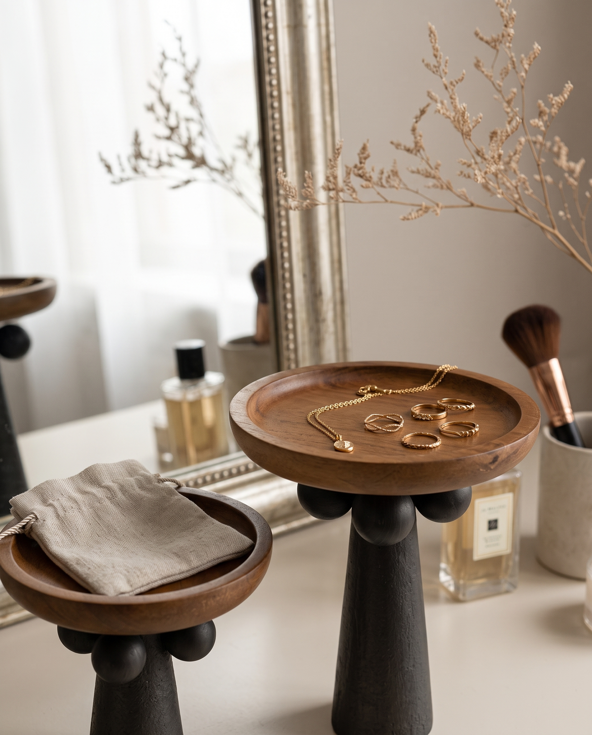 Tray in Solid Wood with Turned Pedestal, Round Decorative Tray