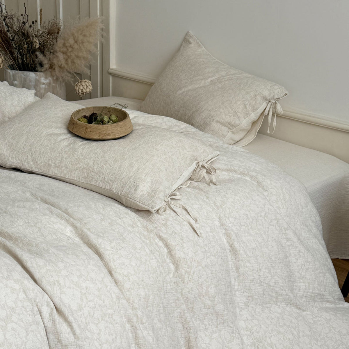 Cotton-Linen Jacquard Bedding Set with Leaf Pattern