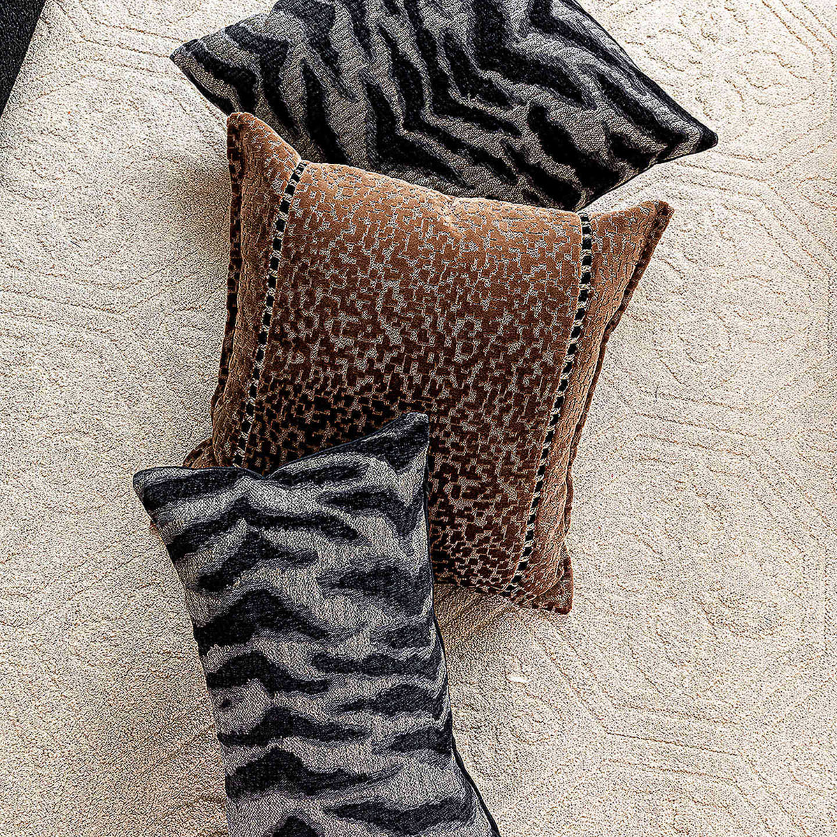 Jacquard Velour Decorative Cushion with Wild Cat Pattern