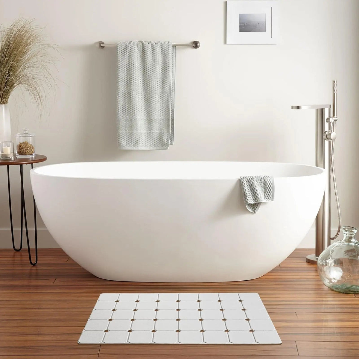 Bath Mat in Silicone, Non-Slip and Foldable with Suction Cups