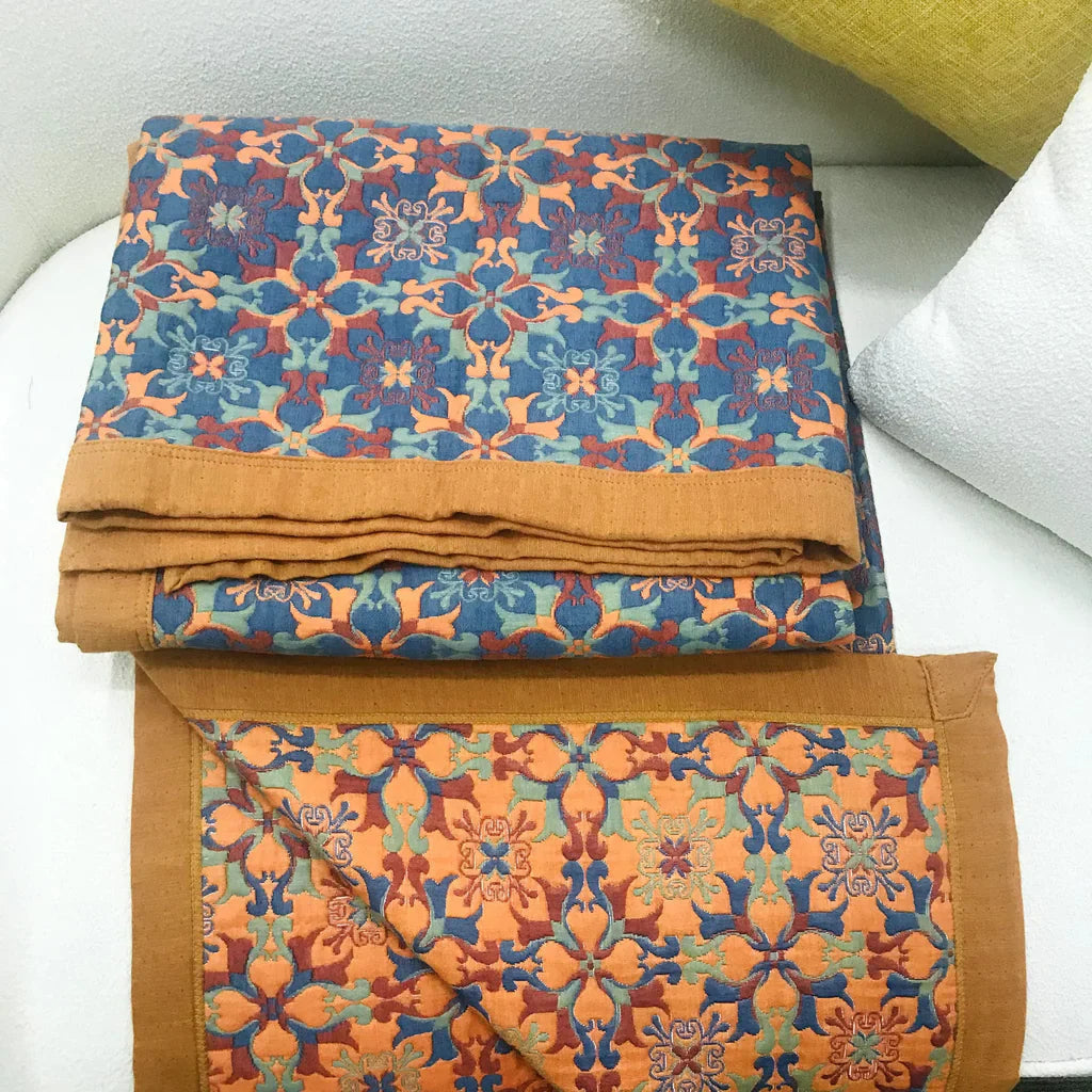 Bed Cover with Geometric Floral Pattern and Wide Border