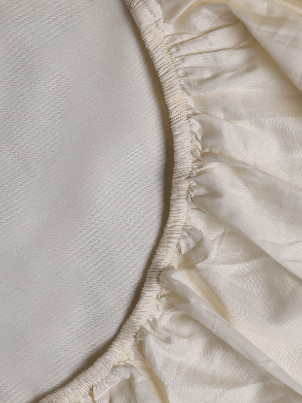 Bed Sheet Set in Breathable Cotton with Elasticated Edges
