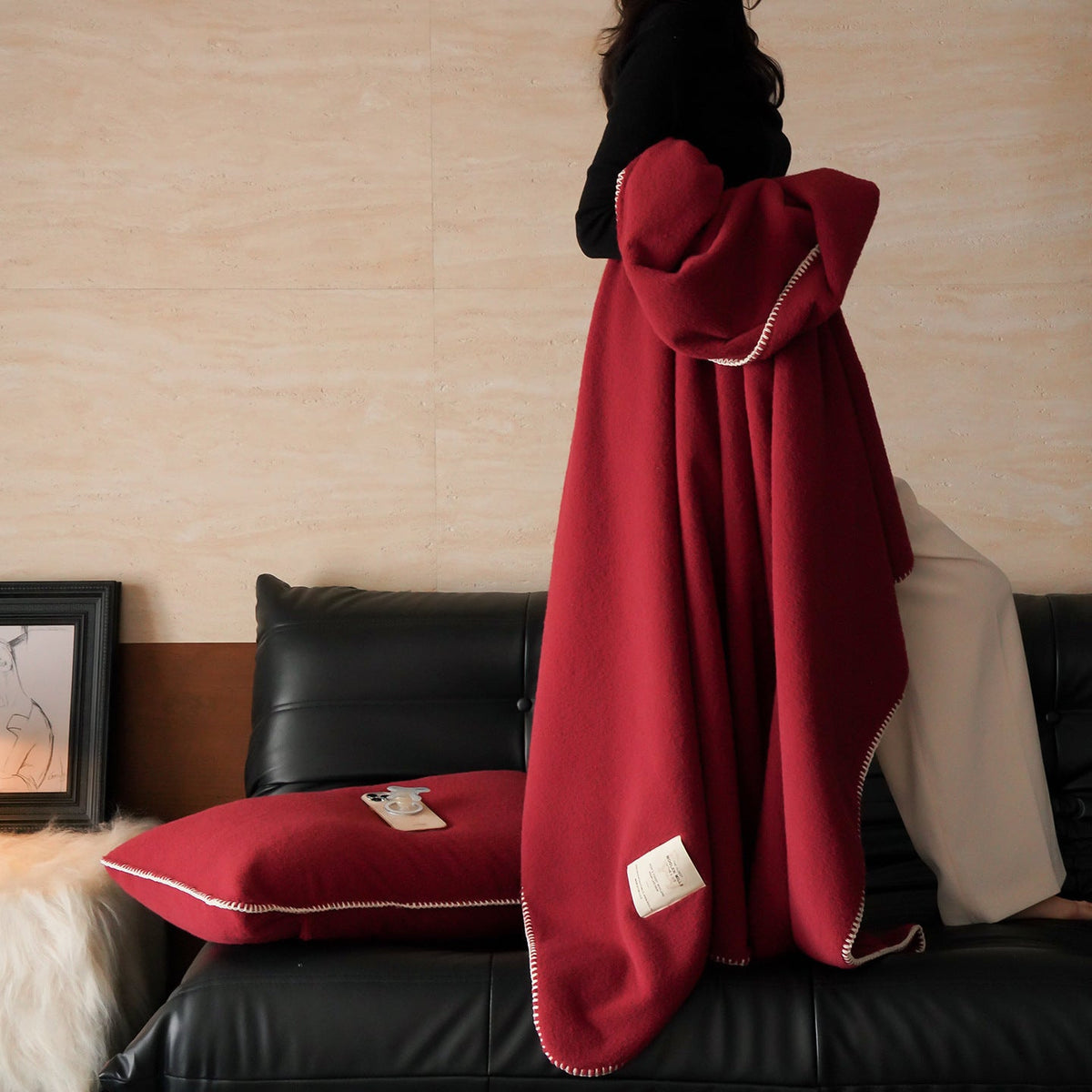 Blanket in Dense Wool-Look Plush Fabric with Contrast Blanket Stitch