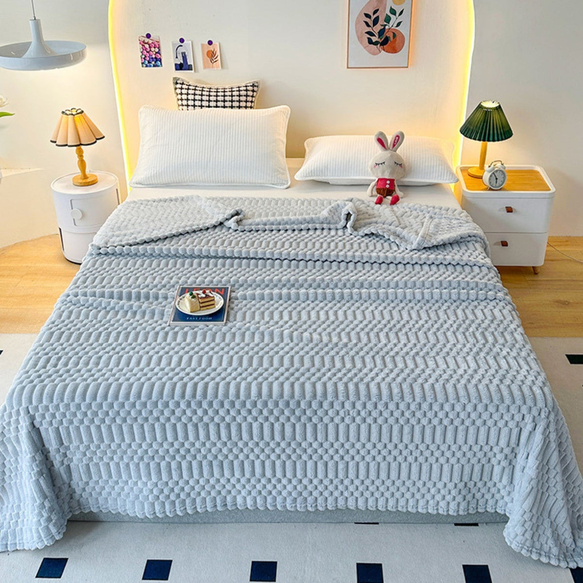 Blanket in Extra Soft Thick Microfibre with Raised Pattern