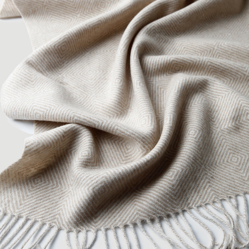 Blanket in Soft Lambswool with Woven Diamond Pattern and Fringed Ends