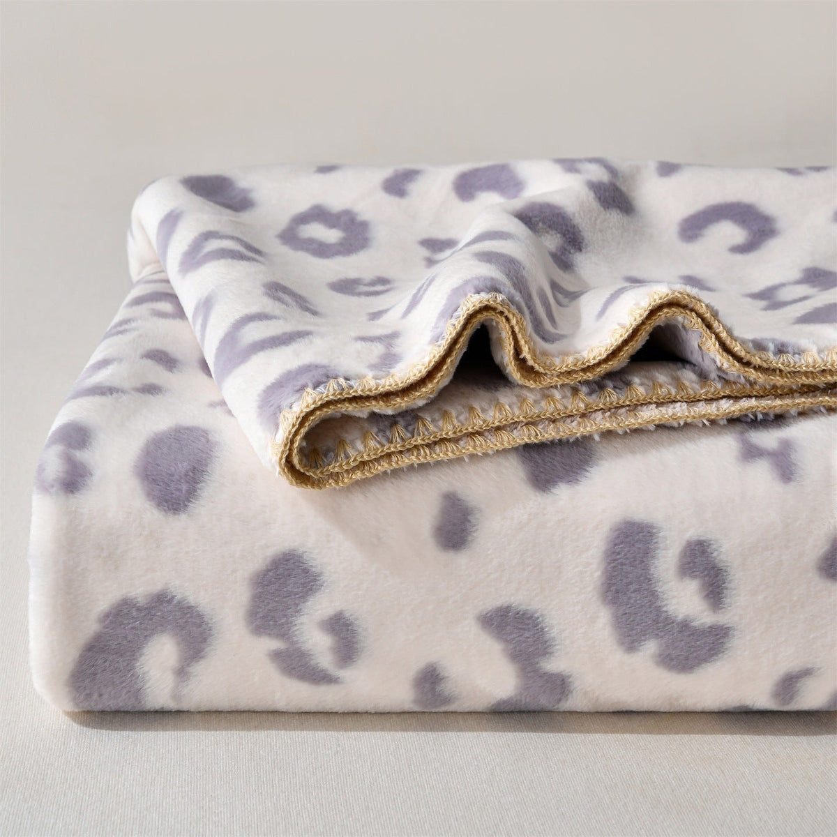 Blanket in Soft Velvet Plush, Rectangular Leopard Print Sofa Throw