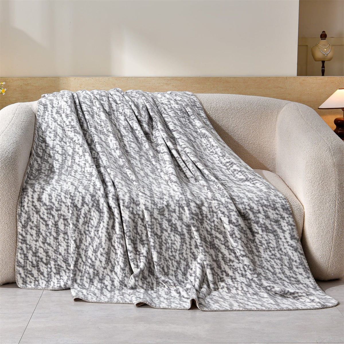 Blanket in Velvet Fleece with Marble Effect and Decorative Stitching