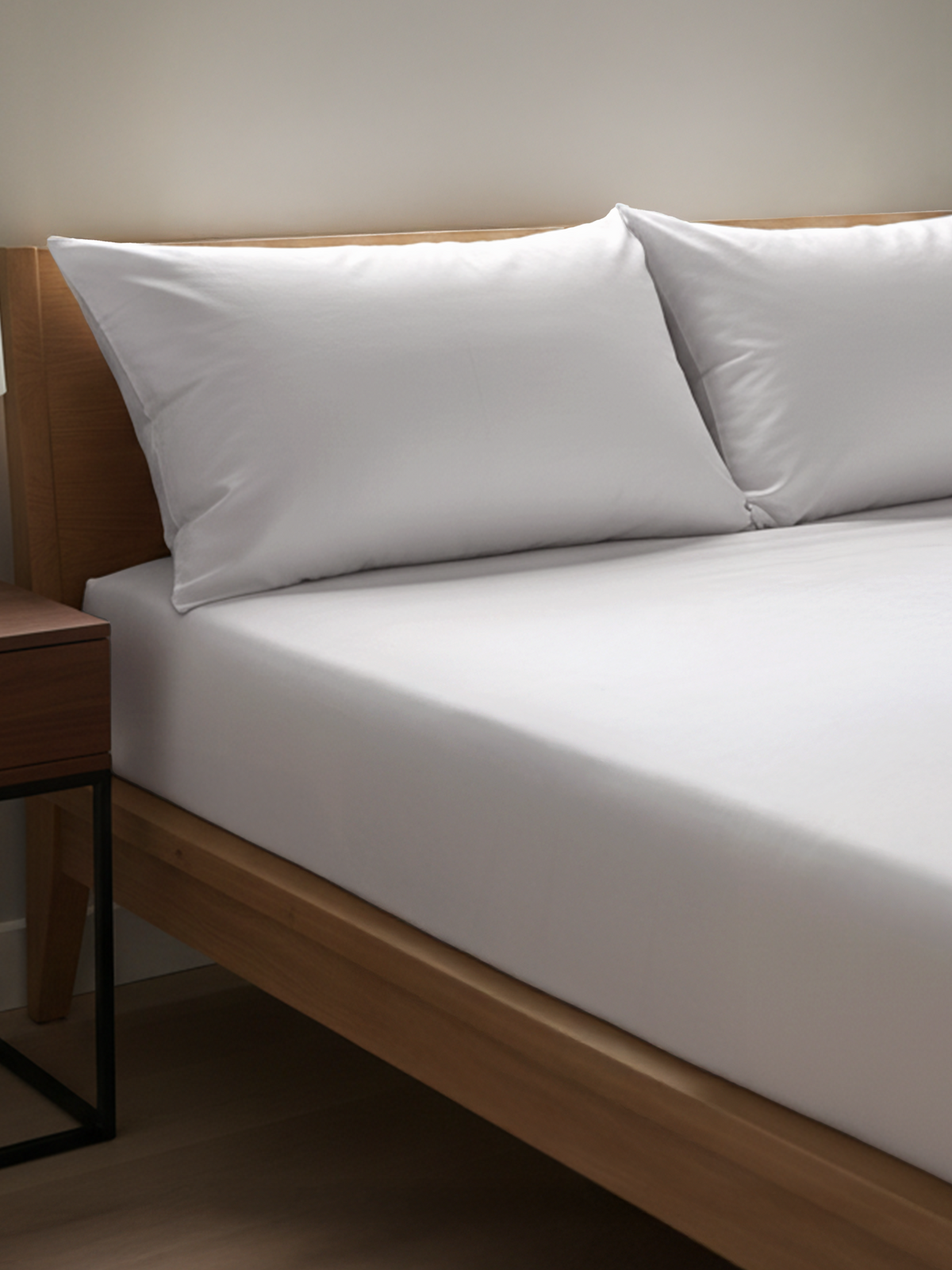Fitted Bed Sheet Set in Cotton, Elasticated Edges